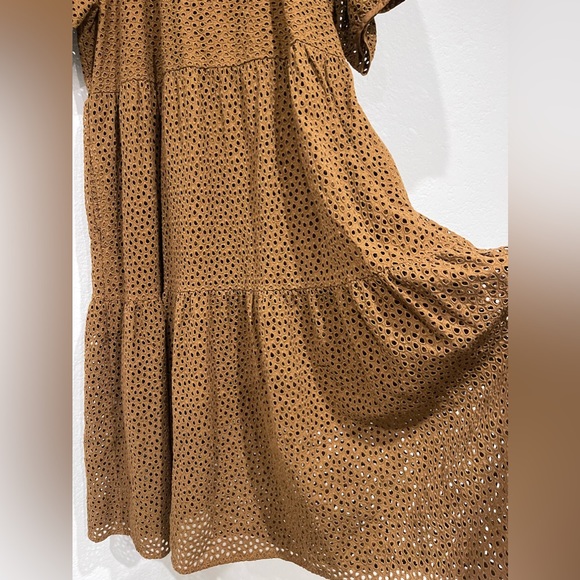 Everlane Eyelet Brown Tiered Dress NWT - size Medium - Picture 2 of 7